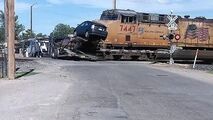 برخورد وحشتناک قطار با مانعی که سر راهش بود