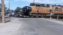 برخورد وحشتناک قطار با مانعی که سر راهش بود