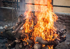 آتش زدن جسد با کپسول گاز برای خاکسپاری