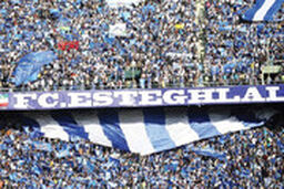 واکنش جالب گزارشگر عرب به سیل هواداران استقلالی در استادیوم