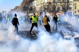 استقبال گرم پلیس فرانسه از اعتراض فعالان محیط زیست!