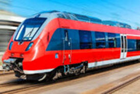 نجات معجزه‌آسای مرد 66 ساله معلول از روی ریل قطار