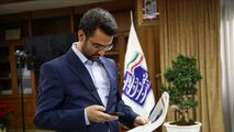 قطعی موبایل وزیر ارتباطات حین مصاحبه رادیویی/ آذری جهرمی: عجب سوتی‌ای دادن!