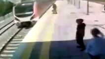 نجات یک زن از خودکشی در ایستگاه مترو