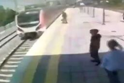 نجات یک زن از خودکشی در ایستگاه مترو