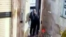 ورود یک سارق به ساختمان مسکونی برای سرقت برنج! + فیلم
