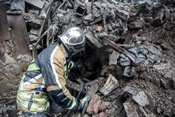 جسد سومین کارگر از زیر آوار در خیابان شهید دستگردی تهران پیدا شد + فیلم