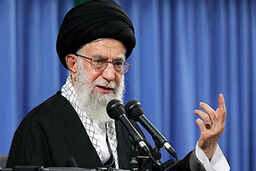 دیدار آیت الله خامنه ای با مردم