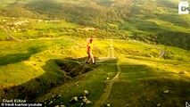ماجراجویی دلهره آور جوان آلمانی در ارتفاع ۳۲۰ متری!