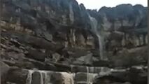 آبشار زیبای "تنگ شکن" در ارسنجان