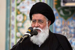 ویدیویی جالب از حضور آیت الله علم الهدی در یک مراسم متفاوت 