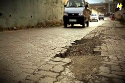 مردی که دشمن چاله های خیابان است!