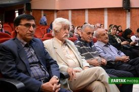 جوانان نباید از کتاب خوانی غافل بشوند/ فضای مجازی نمی تواند جای کتاب را بگیرد 