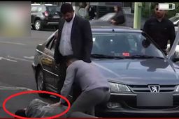 واکنش مردم به بی‌تفاوتی نماینده مجلس پس از تصادف با پسر دستفروش +فیلم