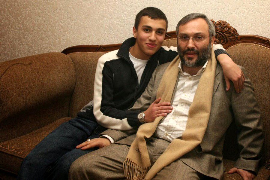مجاهد زاده‌ای که آقازاده‌ها را شرمنده کرد
