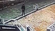 توجه بیش از حد پسر جوان به تلفن همراه جانش را به خطر انداخت