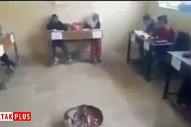 نبود بخاری در کلاس و روشن کردن آتش توسط دانش آموزان