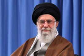  شعرخوانی طنز مهدویان درباره تولید ملی در حضور رهبر انقلاب