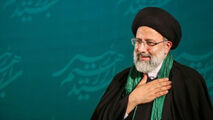 حضور حسن روحانی در ستاد مردمی ثمر/فیلم