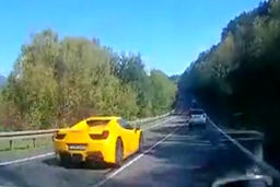 عاقبت مرگبار کورس گذاشتن خودروهای لوکس در جاده دو طرفه!