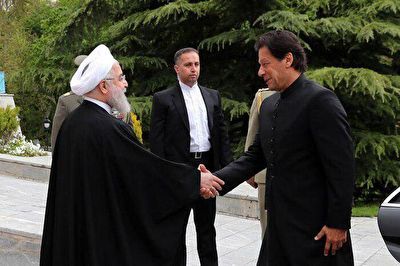 استقبال رسمی روحانی از نخست وزیر پاکستان