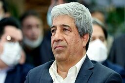 ناراحتی هادی عامل و انتقاد از مجری پس از اهدای کفن به او