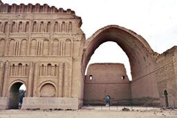 فرو ریختن طاق کسری در بی توجهی عراقی‌ها